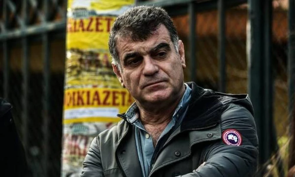 Η ΕΣΗΕΑ καταδίκασε την επίθεση εναντίον του Κώστα Βαξεβάνη